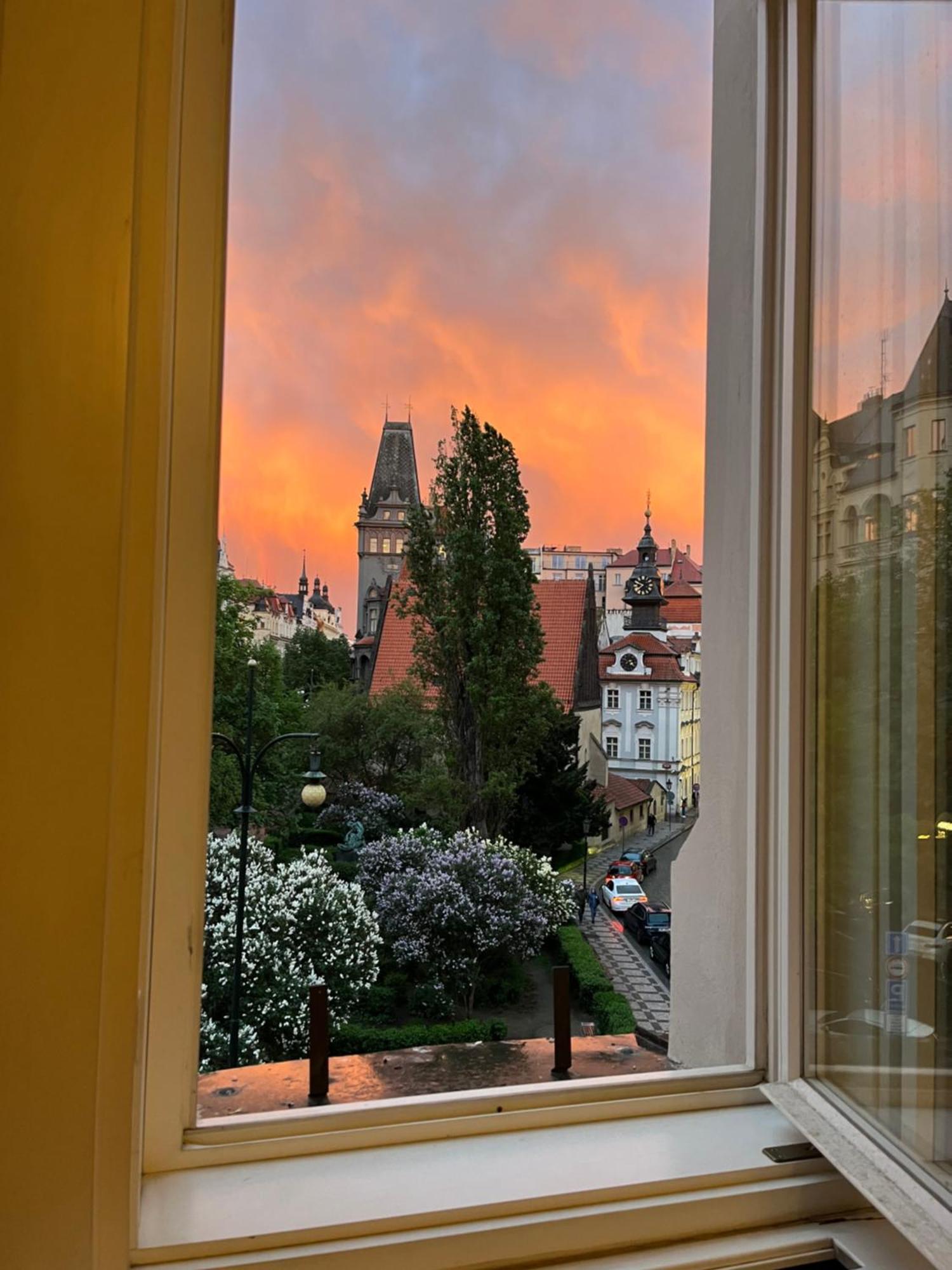 Central Apartments Parizska プラハ エクステリア 写真